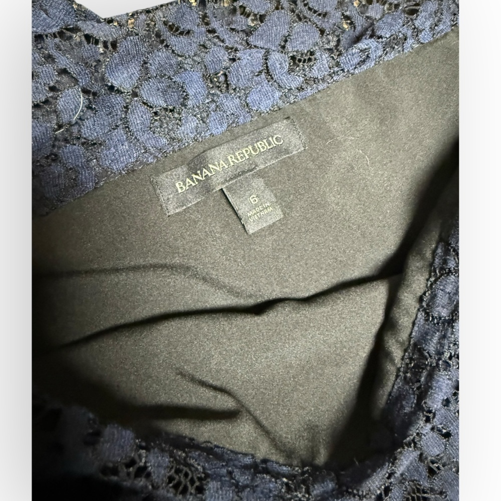 Banana republic woman’s size 6 blue embroidered side zip dress. - Picture 3 of 8